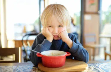 copil mofturos in vacanta