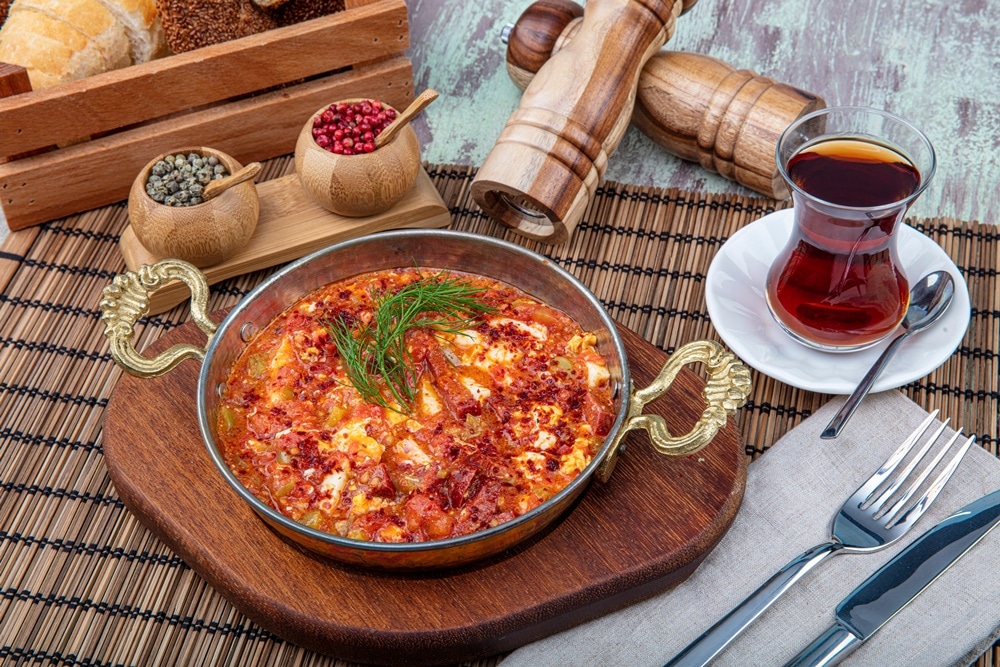 Menemen, omleta nelipsita de la micul dejun traditional turcesc. De unde provine, cum se prepara si in ce variante o poti face