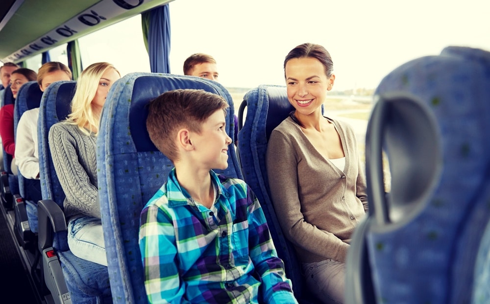 familie in autocar