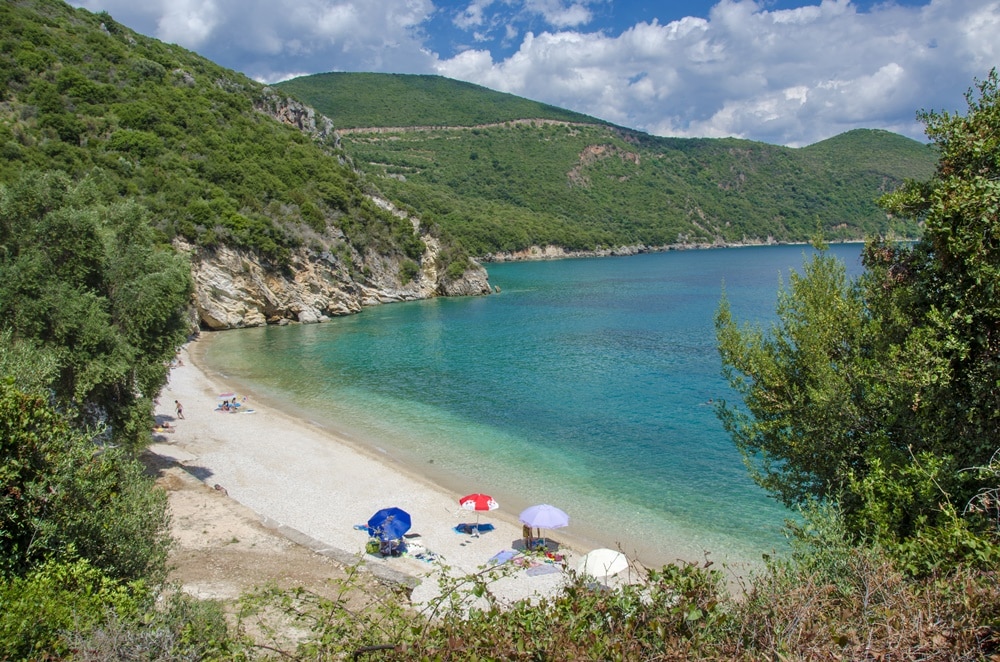 Aproape totul despre Agios Giannakis Beach, una dintre plajele ...