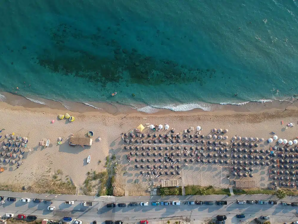 Vrachos Beach, plaja de nisip lunga de 6 kilometri din apropiere de ...